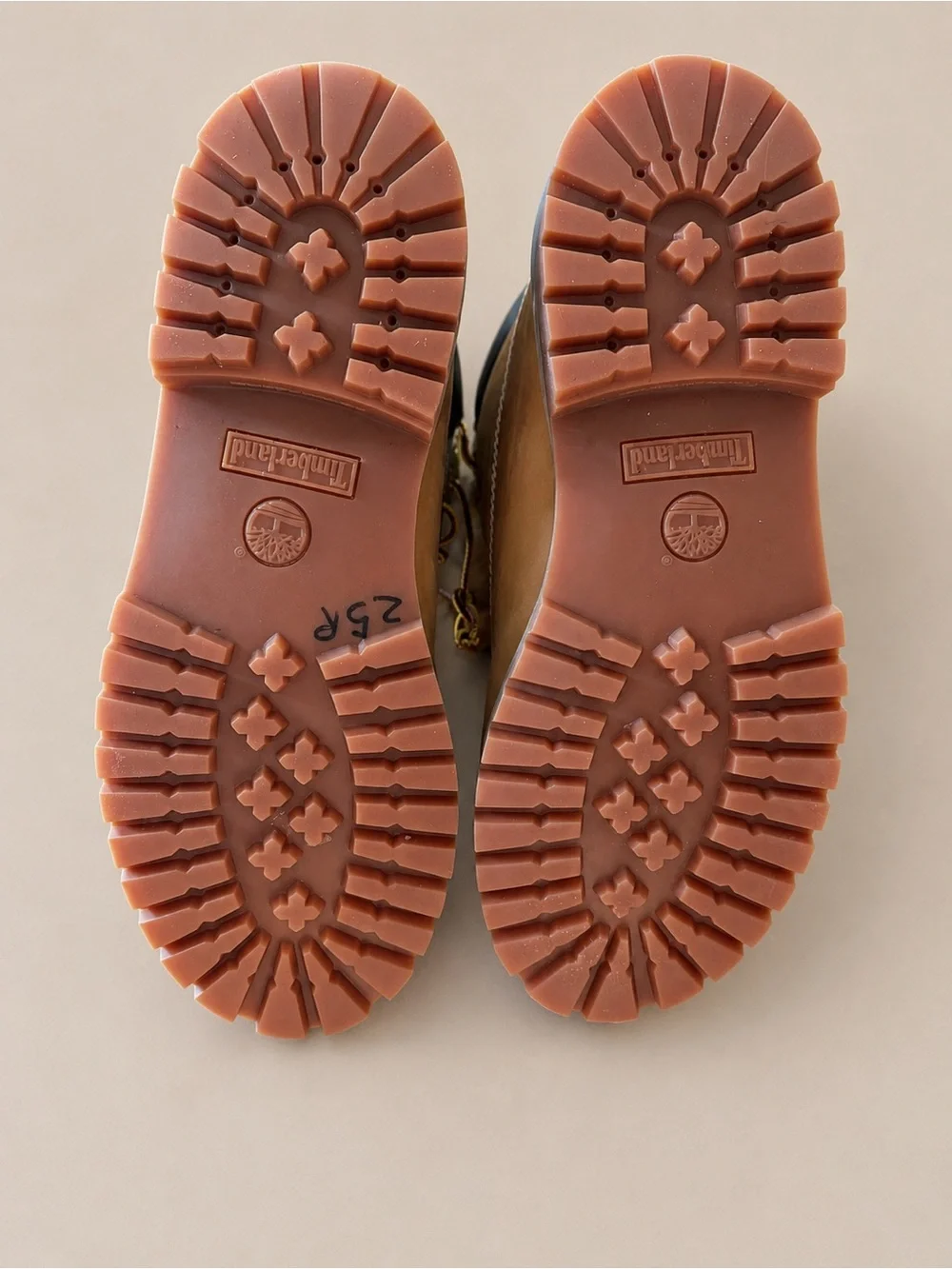 NWT Timberland Boys Size 1 Waterproof Distressed Wheat Boots